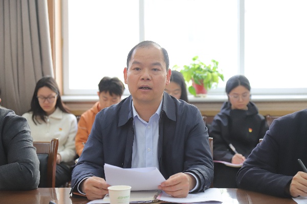 曹军会主持会议.jpg