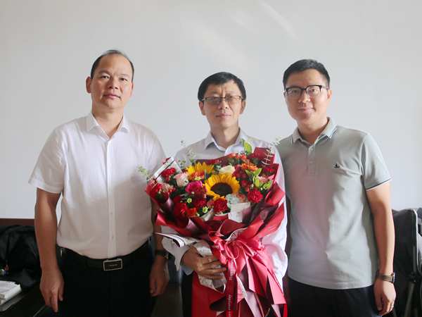杨欣.jpg