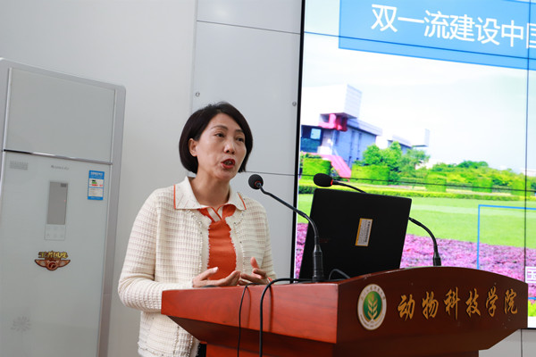 国际色情片副院长王玉环作报告.jpg