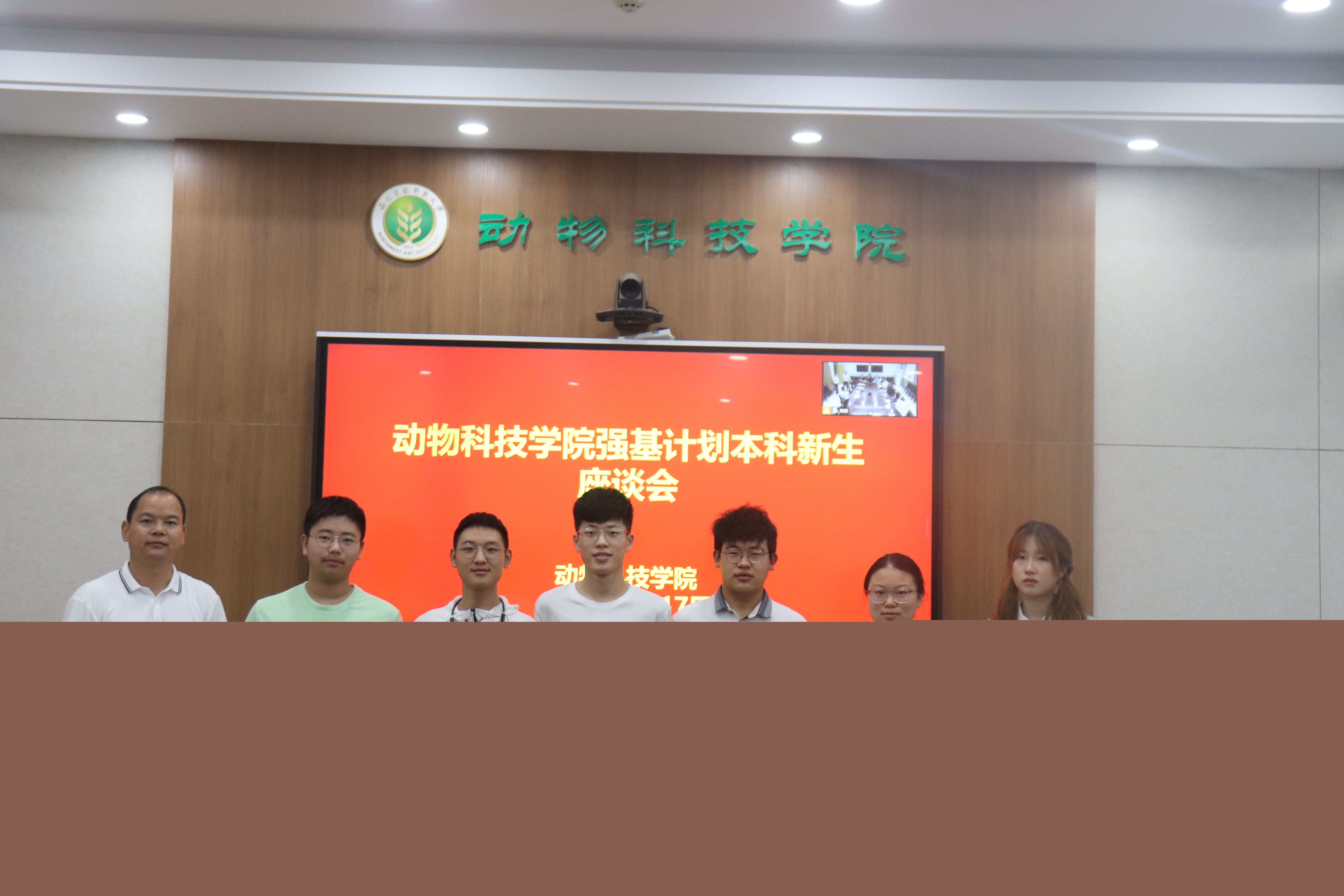 d1ef4d96cb384a1d8407cec73fe1cd10.jpg